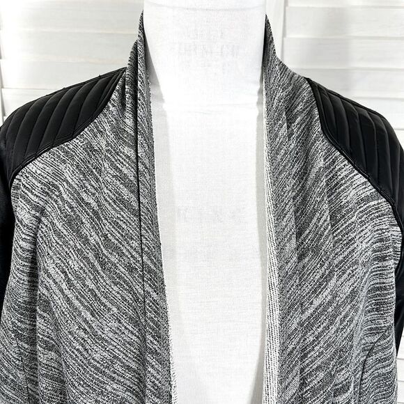 Torrid Size 2X Moto Jacket Waterfall Faux Leather NWOT - Picture 4 of 16